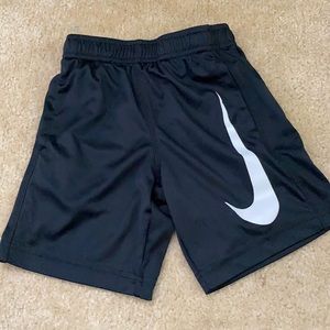 Nike Dri-fit shorts Boy’s 5-6y